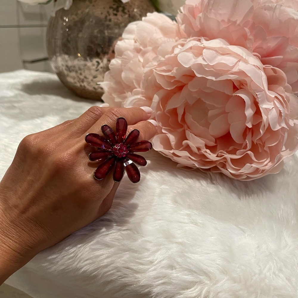 Large Flower Ring - Picture 2 of 5